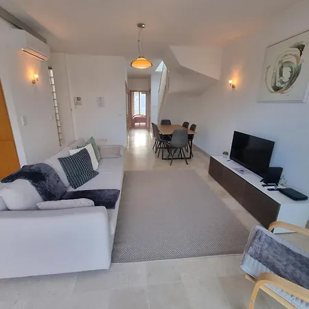 Penthouse In Private Complex Apartment *